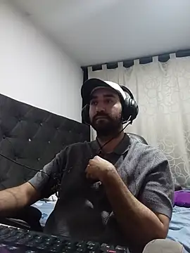 coolfriki online show from May 2026 01:37:07 AM