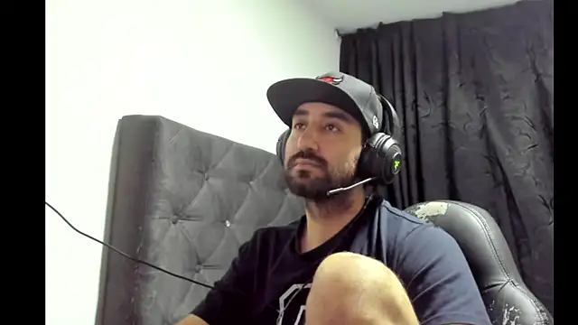 coolfriki online show from November 2025 02:37:01 AM