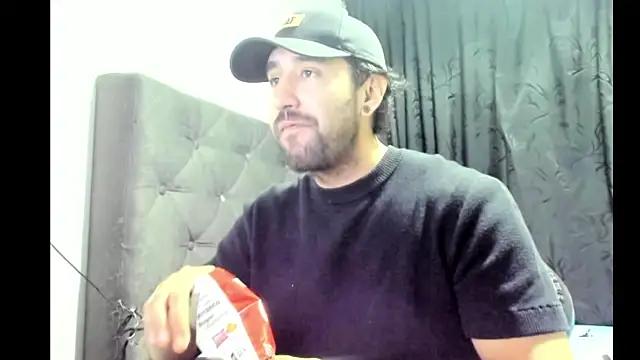 Snapshot of coolfriki chatting on December 2025 01:33:02 AM coolfriki online show from December 2025 01:33:02 AM