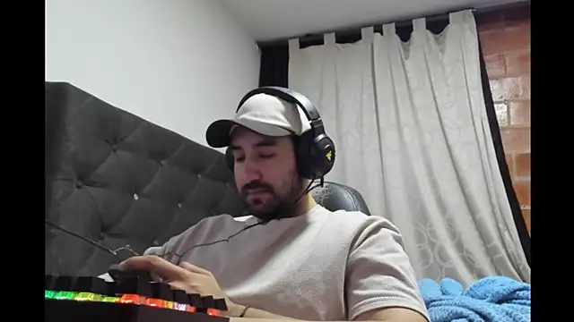 coolfriki online show from April 2026 11:08:01 PM