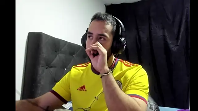 coolfriki online show from February 2026 04:33:02 AM