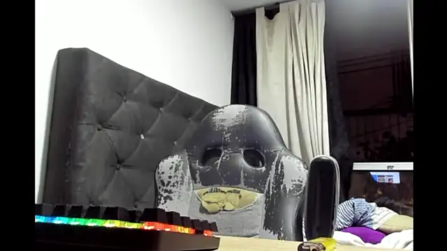 coolfriki online show from April 2026 04:19:01 AM