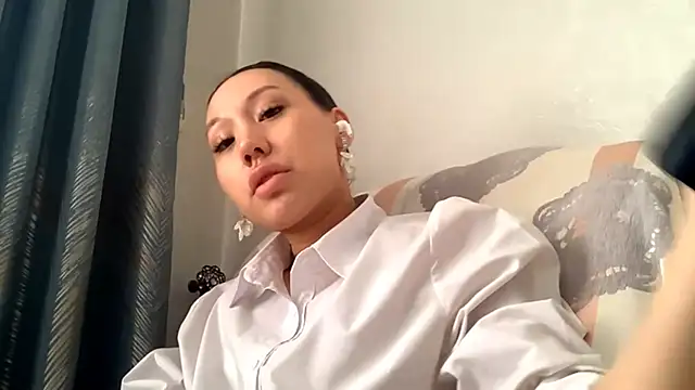 DelphineLanzeta online show from October 2025 07:55:02 AM