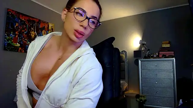 Alesyamuscledollxh online show from April 2026 06:14:01 PM