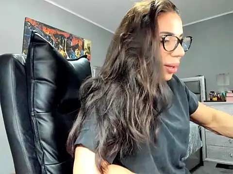 Alesyamuscledollxh online show from November 2025 06:35:02 PM