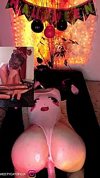 Snapshot of SweetyCatt1 chatting on October 2025 11:05:02 PM SweetyCatt1 online show from October 2025 11:05:02 PM