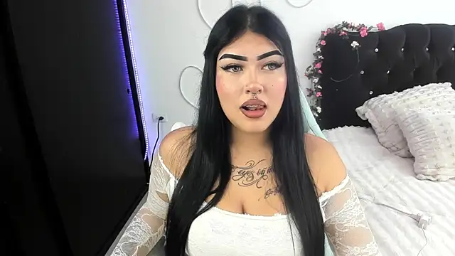 hollycute   online show from April 2026 04:26:01 PM