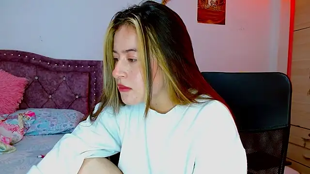 Snapshot of Hanssel_tess chatting on November 2025 06:23:02 PM Hanssel tess online show from November 2025 06:23:02 PM