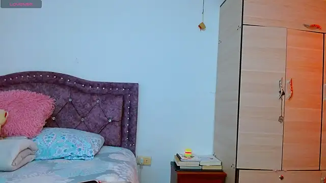 Snapshot of Hanssel_tess chatting on October 2025 02:47:02 PM Hanssel tess online show from October 2025 02:47:02 PM