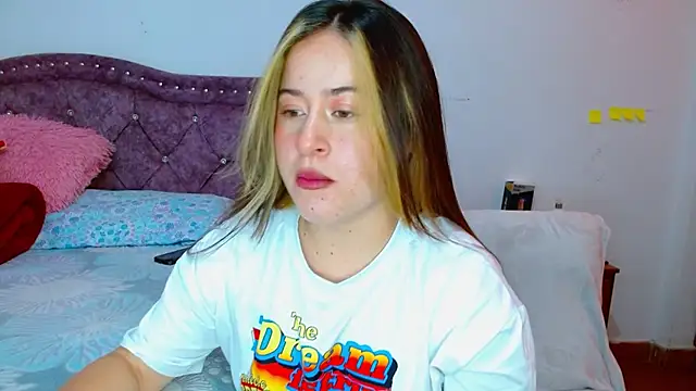 Snapshot of Hanssel_tess chatting on November 2025 06:23:02 PM Hanssel tess online show from November 2025 06:23:02 PM