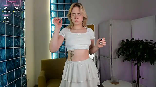 Mol l y online show from December 2025 02:18:01 PM