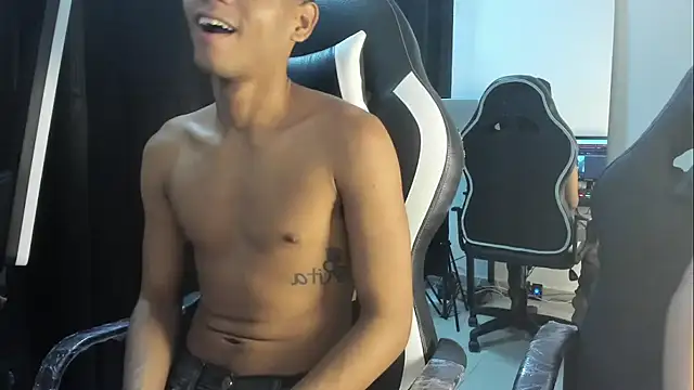 Snapshot of Baby_Latin chatting on November 2025 03:43:01 AM Baby Latin online show from November 2025 03:43:01 AM