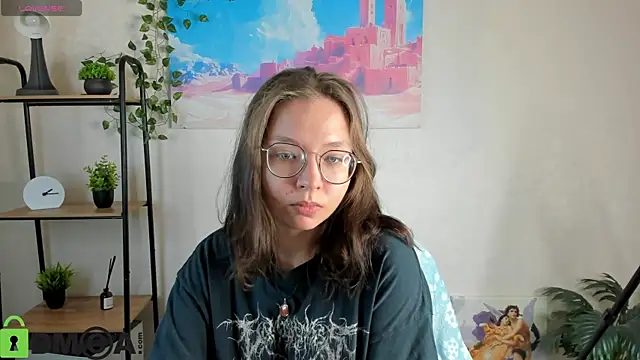 Nuura Moore online show from October 2025 12:33:02 AM