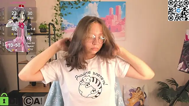 Nuura Moore online show from October 2025 12:42:01 AM