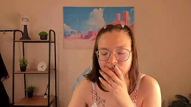 Nuura Moore online show from October 2025 01:05:02 AM