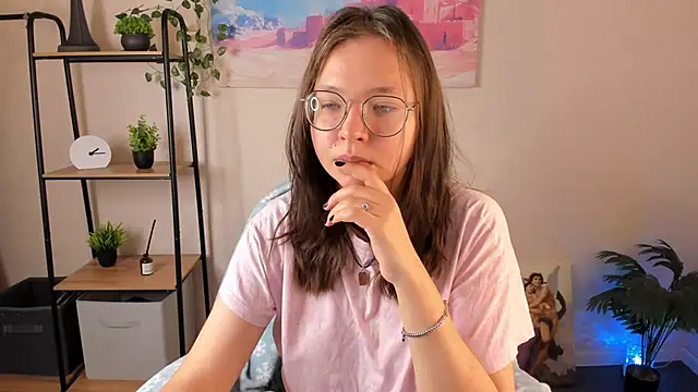 Nuura Moore online show from October 2025 01:15:02 AM