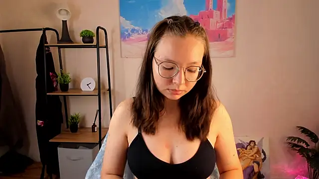 Nuura Moore online show from October 2025 12:45:01 AM