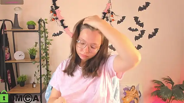 Nuura Moore online show from November 2025 12:49:02 AM