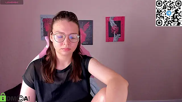 Nuura Moore online show from November 2025 01:15:02 AM