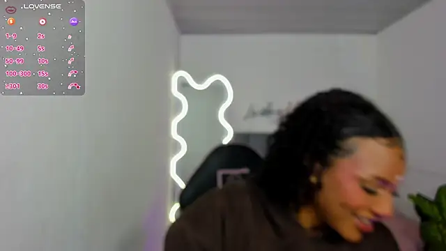 Snapshot of THIANA_TAY chatting on October 2025 02:32:01 AM THIANA TAY online show from October 2025 02:32:01 AM