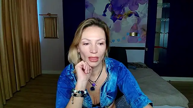 Snapshot of AlinaMoor chatting on November 2025 06:46:02 AM AlinaMoor online show from November 2025 06:46:02 AM