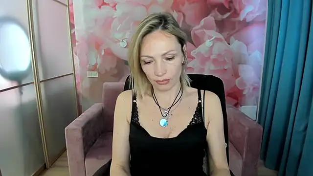 AlinaMoor online show from April 2026 02:25:01 PM