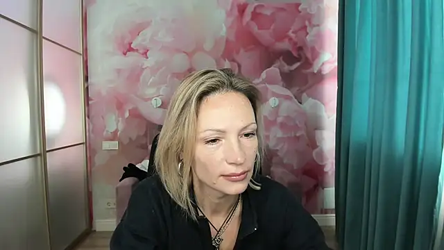 Snapshot of AlinaMoor chatting on October 2025 05:40:01 AM AlinaMoor online show from October 2025 05:40:01 AM