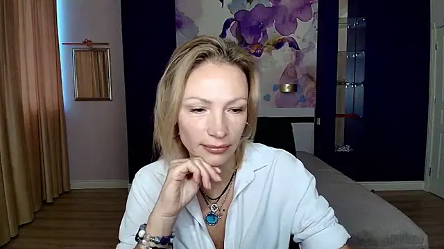 Snapshot of AlinaMoor chatting on October 2025 05:51:02 AM AlinaMoor online show from October 2025 05:51:02 AM