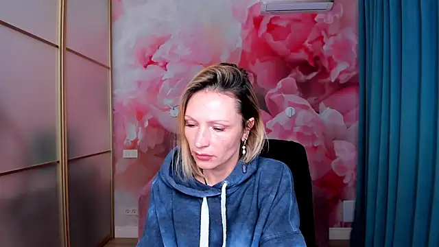 AlinaMoor online show from December 2025 12:41:01 PM