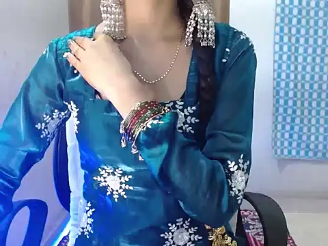 Snapshot of Roiseeee chatting on February 2026 05:04:02 AM Roiseeee online show from February 2026 05:04:02 AM