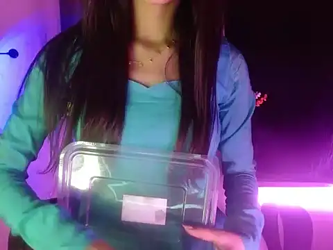 Snapshot of Roiseeee chatting on April 2026 04:38:02 AM Roiseeee online show from April 2026 04:38:02 AM