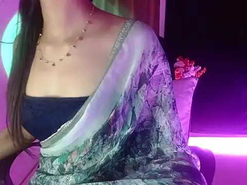 Snapshot of Roiseeee chatting on April 2026 05:04:01 AM Roiseeee online show from April 2026 05:04:01 AM