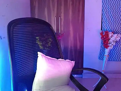 Snapshot of Roiseeee chatting on March 2026 04:49:01 AM Roiseeee online show from March 2026 04:49:01 AM