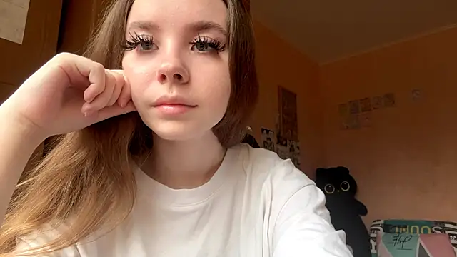 EhtelBiondi online show from November 2025 08:14:02 AM