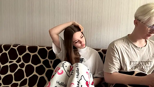 EhtelBiondi online show from April 2026 07:47:01 AM