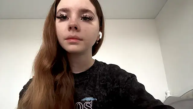 EhtelBiondi online show from November 2025 08:15:02 AM