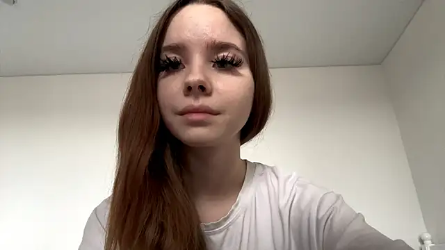 EhtelBiondi online show from November 2025 08:24:01 AM