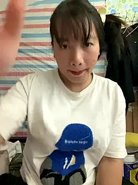 TrangNemo online show from November 2025 12:09:01 PM