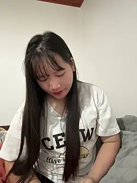 TrangNemo online show from November 2025 10:57:02 PM