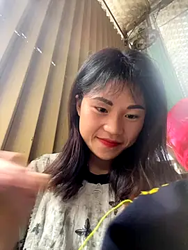 Snapshot of Mylinh- chatting on October 2025 08:33:01 AM Mylinh- online show from October 2025 08:33:01 AM