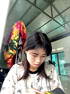 Snapshot of Mylinh- chatting on October 2025 02:01:01 AM Mylinh- online show from October 2025 02:01:01 AM