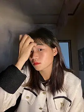 Snapshot of Mylinh- chatting on October 2025 02:09:01 AM Mylinh- online show from October 2025 02:09:01 AM