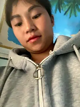 Snapshot of Mylinh- chatting on October 2025 12:02:02 AM Mylinh- online show from October 2025 12:02:02 AM