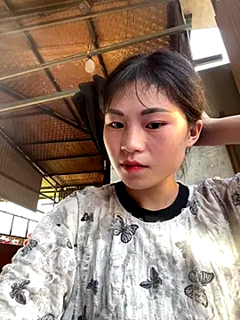 Snapshot of Mylinh- chatting on October 2025 09:00:02 AM Mylinh- online show from October 2025 09:00:02 AM