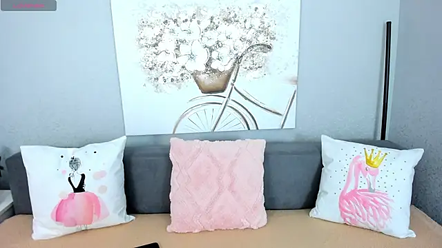 Evarey  online show from November 2025 05:33:01 AM