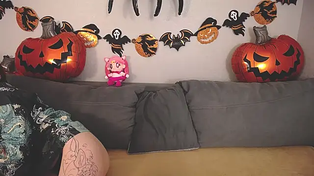 Evarey  online show from October 2025 05:28:01 AM