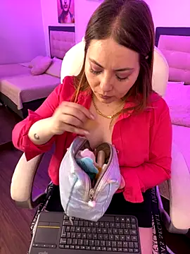 kattee adams online show from December 2025 01:10:02 PM