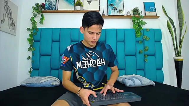 Brian hot online show from November 2025 04:44:02 PM