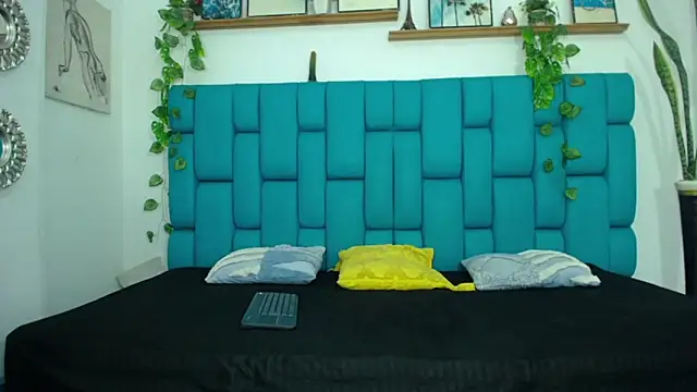 Brian hot online show from November 2025 07:52:02 PM