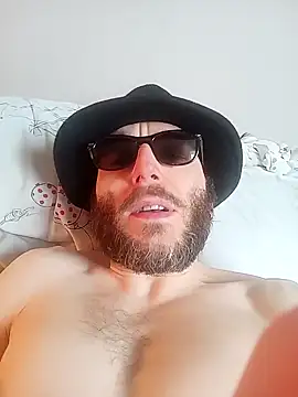 Snapshot of padrecoco chatting on October 2025 08:28:01 AM padrecoco online show from October 2025 08:28:01 AM